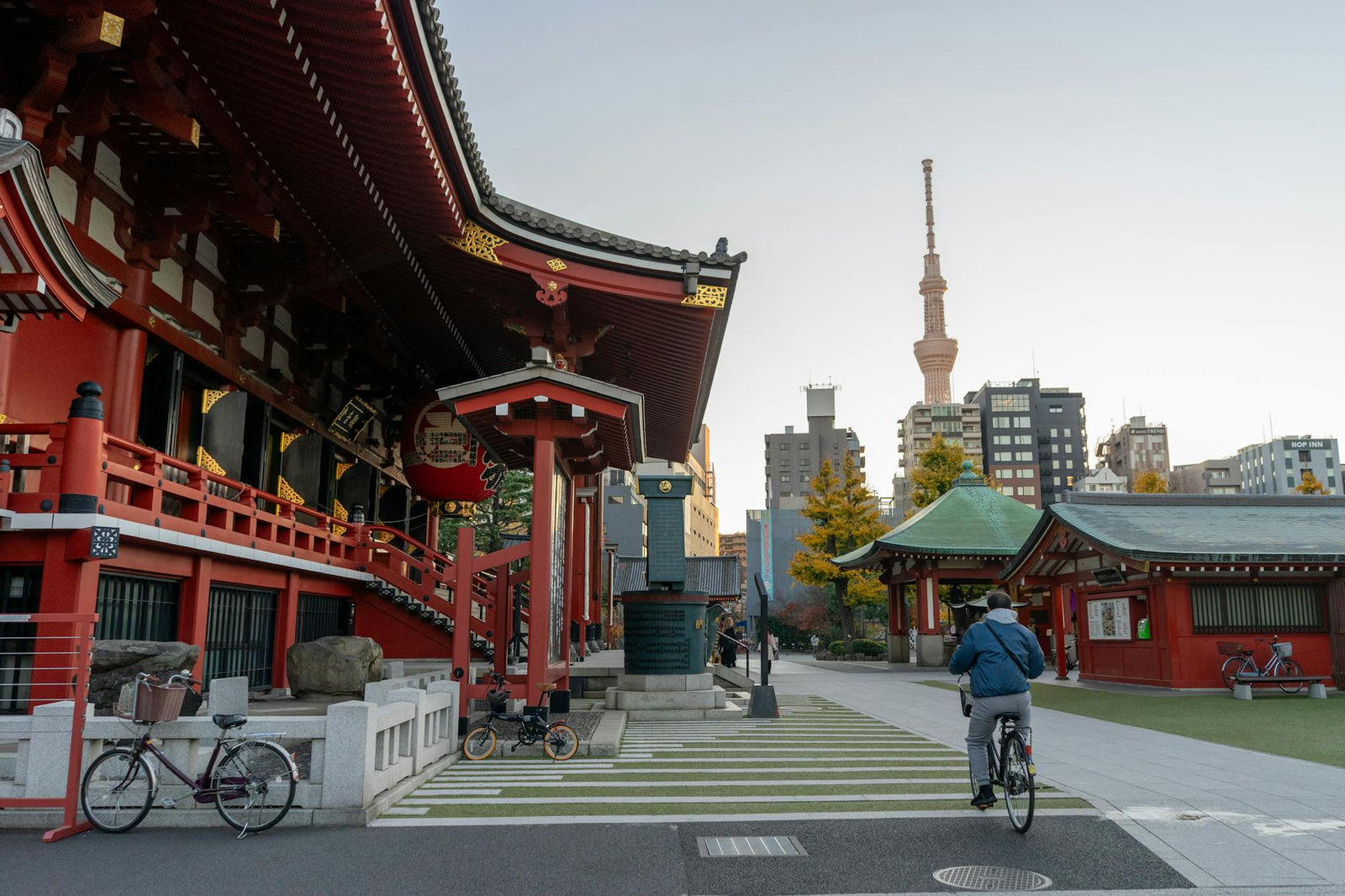 Senso-ji temple at dawn in Asakusa Tokyo